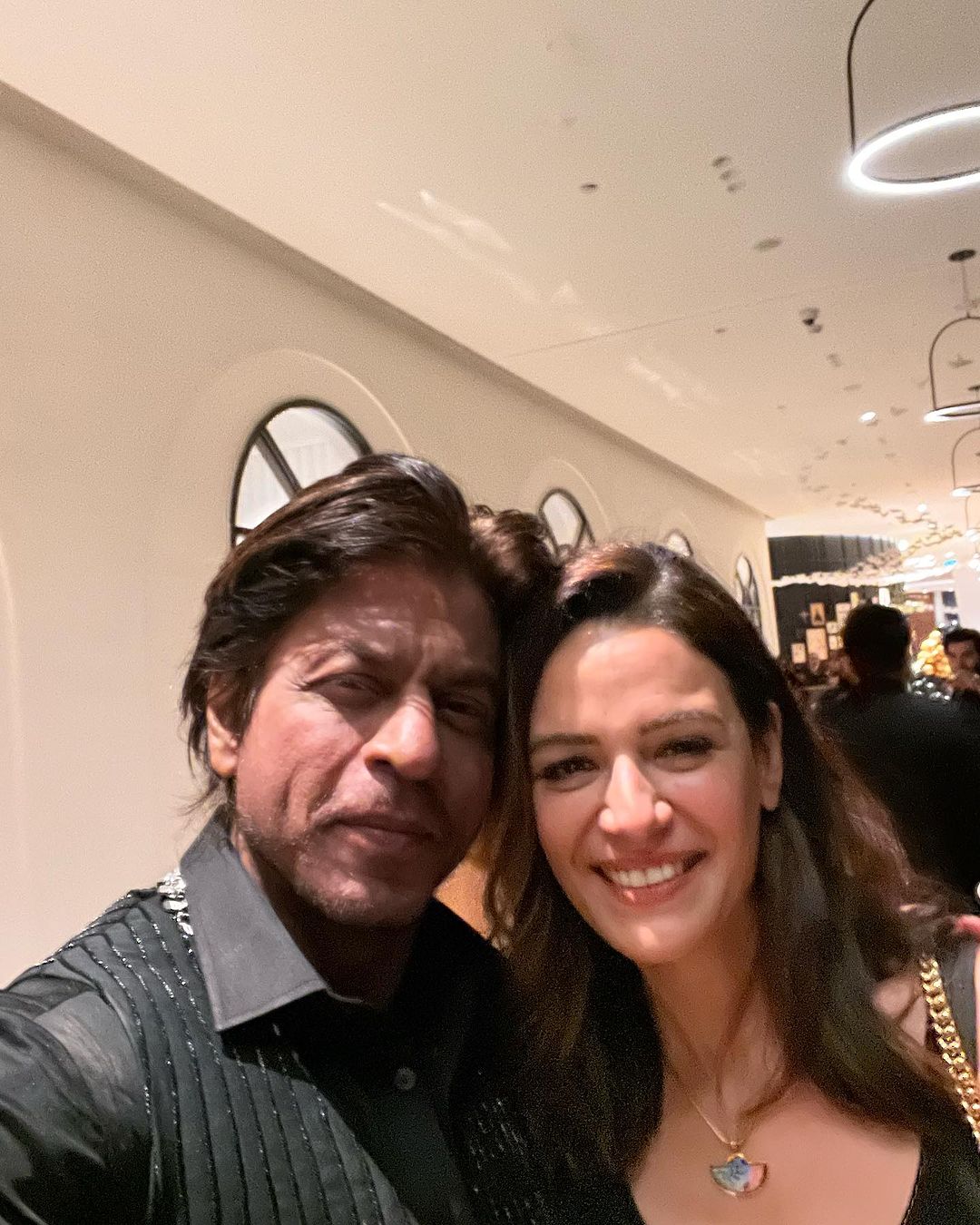 Actress Mona Singh Shared Her Pictures With Bollywood Super Star Shah Rukh Khan On Instagram From His 58th Birthday Bash.   