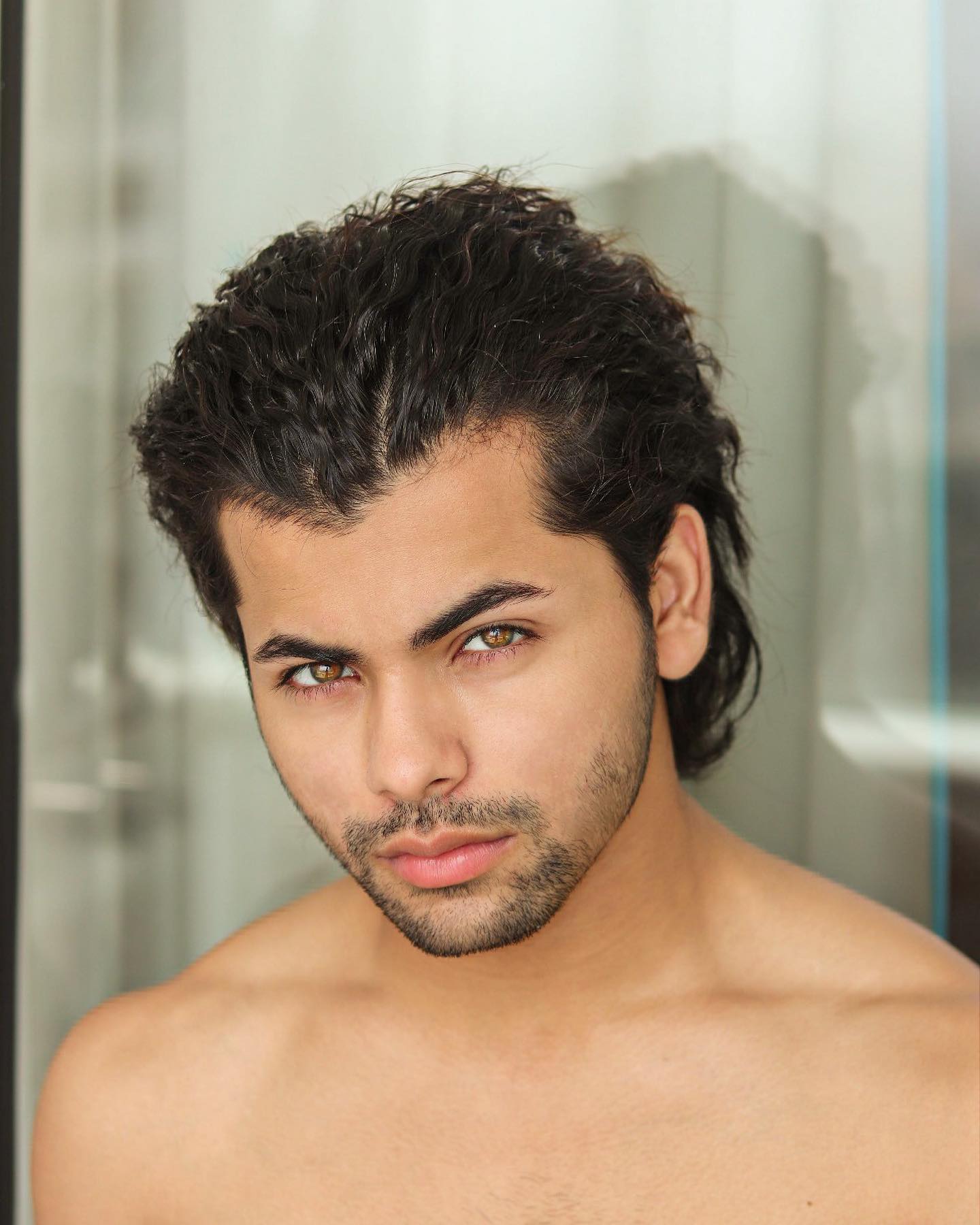 Siddharth Nigam hair style