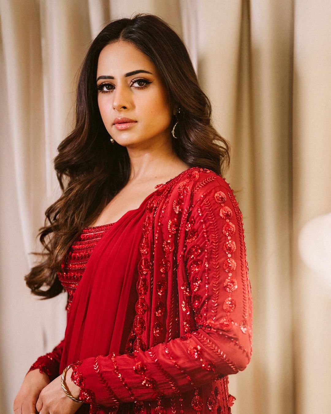 Actress Sargun Mehta Shared An Interesting Reason For Why She Hasn’t Met Bollywood Superstar Shah Rukh Khan Yet! See What It Is!