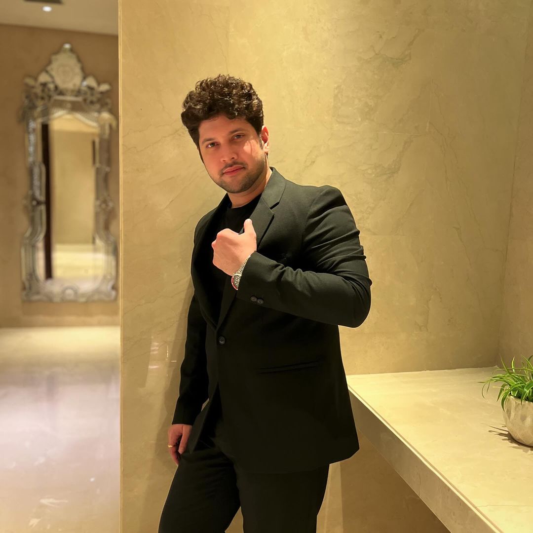 Birthday Bash! Aditya Deshmukh Is Happy To Celebrate His Birthday With More People On The Sets And Feels Blessed To Receive Lots Of Love!
