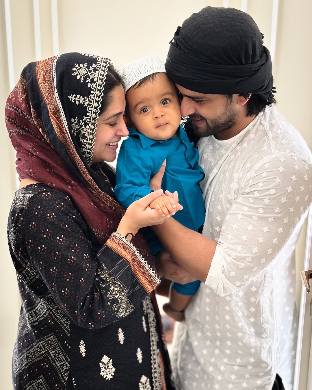 On The Top Of The World!  Shoaib Ibrahim Lovingly Hugs His Wife Dipika Kakar During Ramzan!