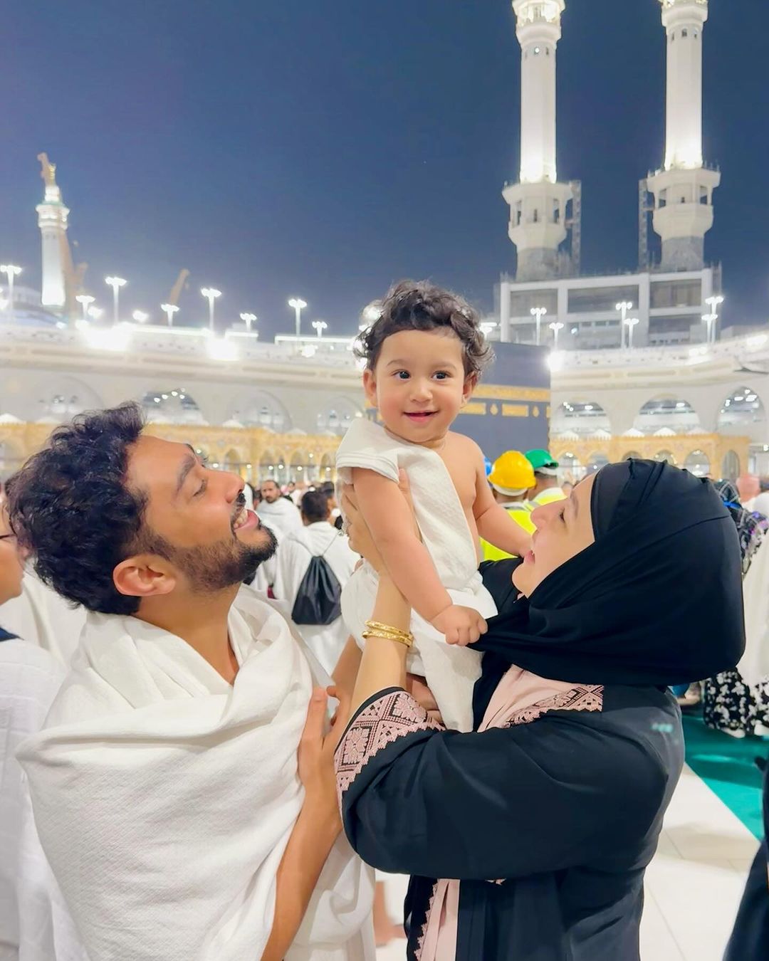 First Salaam To The World! Finally Gauahar Khan And Zaid Darbar Reveal Their Little Prince Face On Umrah Trip!