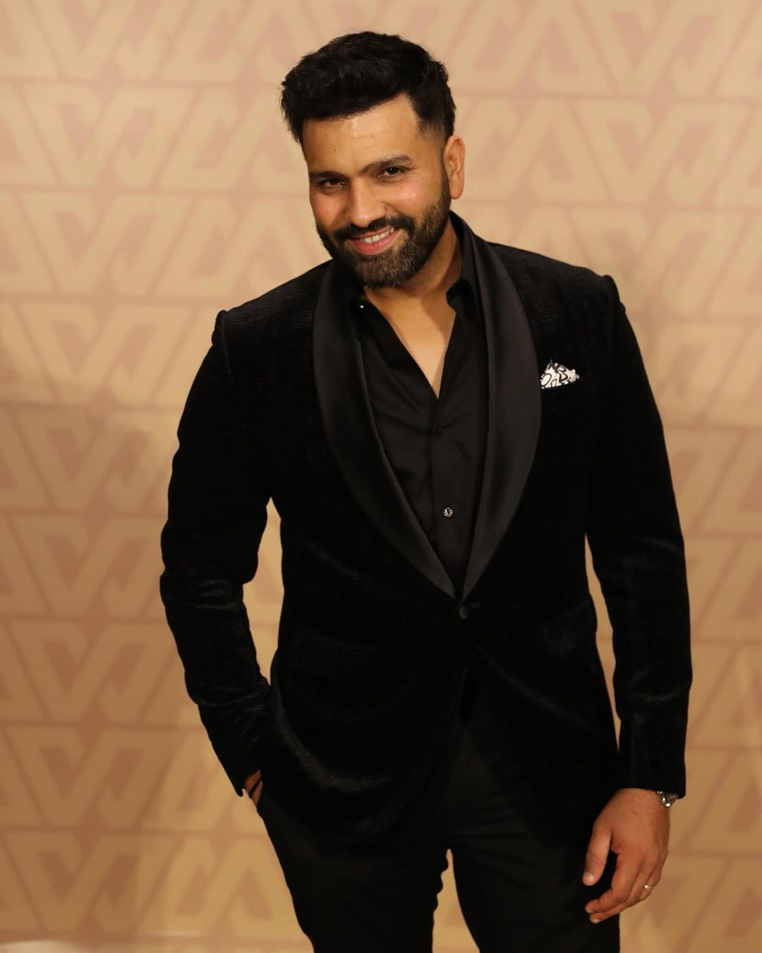 The Great Indian Kapil Show: Our Favorite Rohit Sharma Let The Cat Out Of The Bag That Why Indian Cricketers Use Headphones At Airports. Find Out Why!