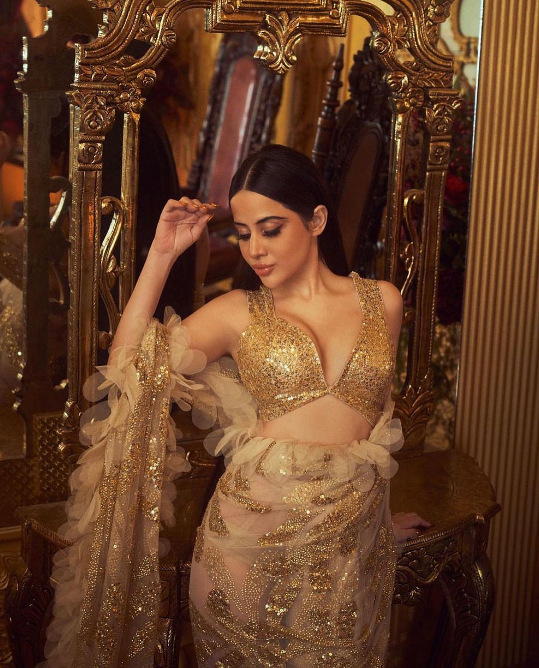Uorfi Javed looks like a goddess as she adorns in an opulent attire by designer duo Abu Jani and Sandeep Khosla