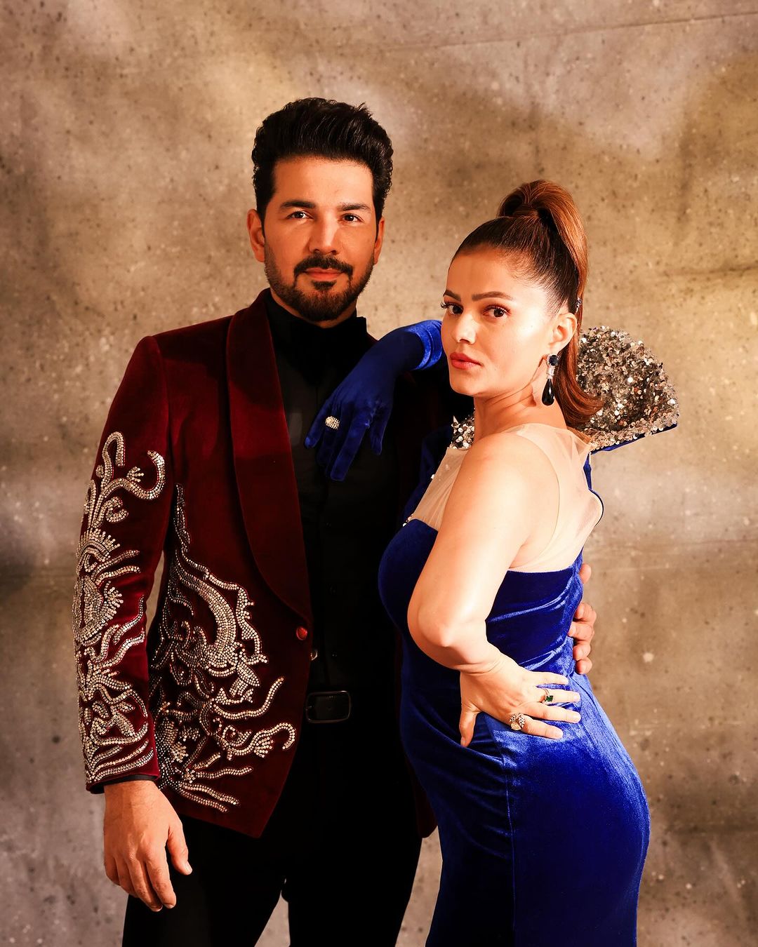 A Good Hubby Makes A Good Wifey! See How Our Handsome Abhinav Shukla Always Stands For His Wife Rubina Dilaik As Like Pillar!