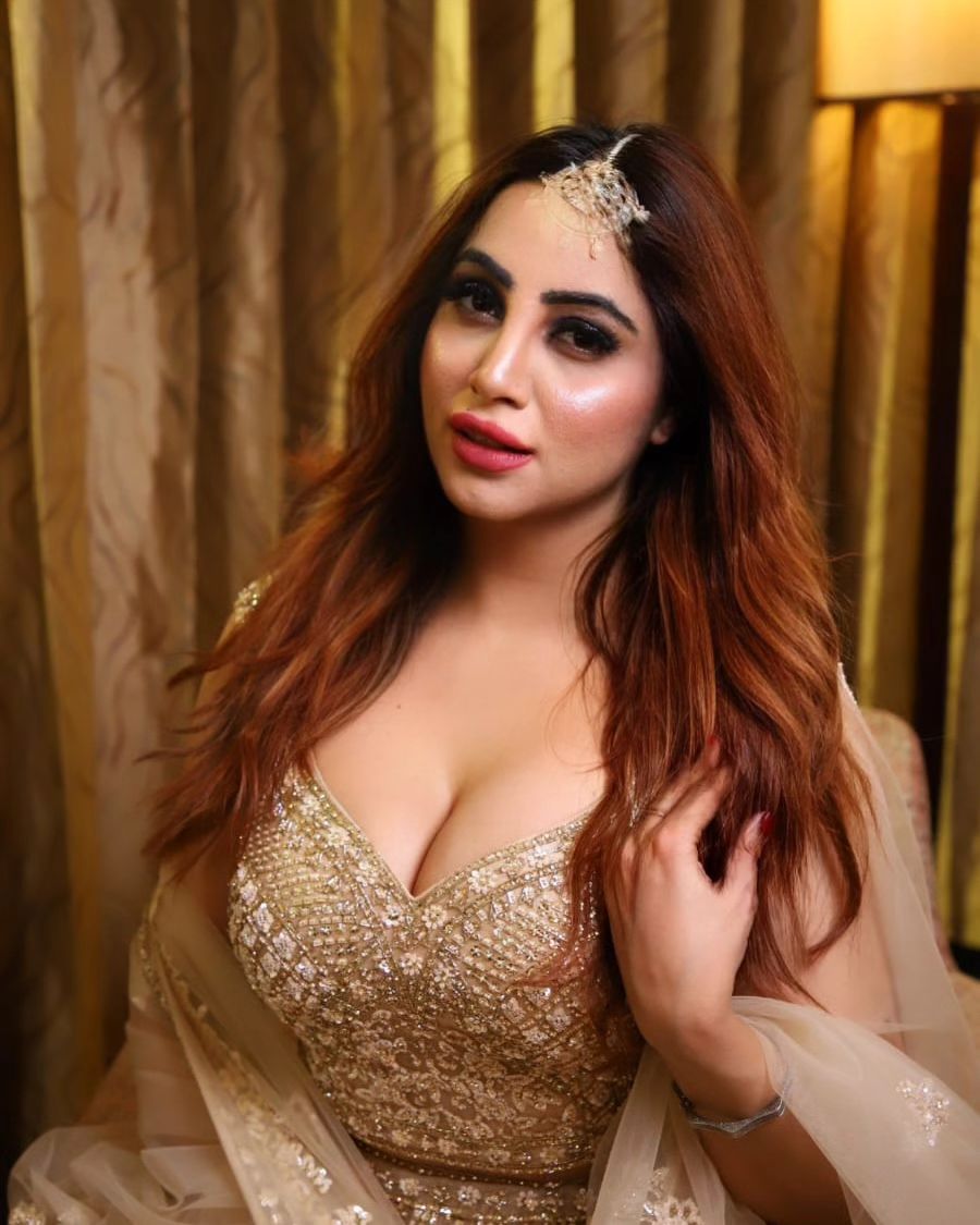 Check Out The Special Request Of Actress Arshi Khan To The Director Sanjay Leela Bhansali.