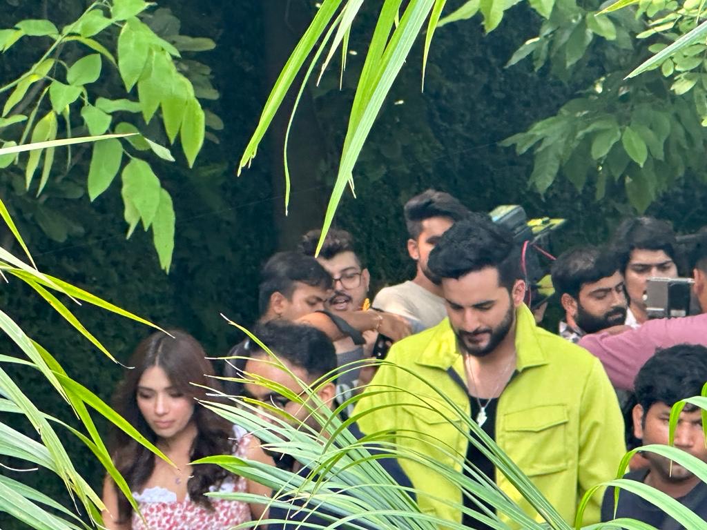 Fukra Insaan aka Abhishek Malhan looks handsome in a picture with Jiya Shankar from the sets of their upcoming music video