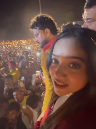 Jhalak Dikhhla Jaa 11 Winner Manisha Rani mobbed by fans in Bihar while supporting Bhojpuri Actor Pawan Singh in Elections