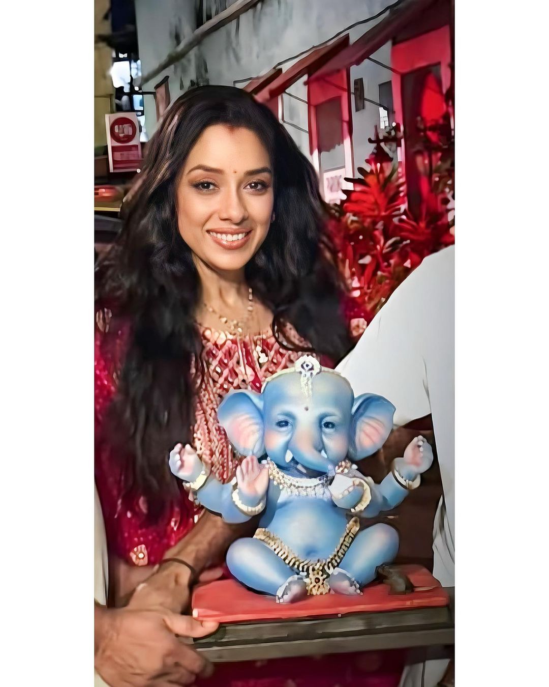 The Most Popular Serial Anupamaa Fame Actress Rupali Ganguly Hit TV Host And Actor Karan Singh Chhabra With A “Belan”.  Know It Here, Why?
