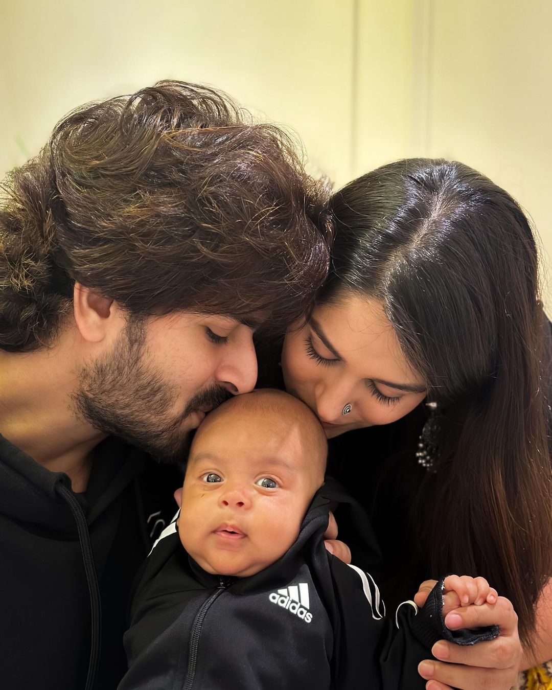 Dipika Kakar Gives A Glimpse Of His Baby Boy Ruhaan’s Aadhaar Card Process. She also Reunited With His Father And They Enjoy The Fun Time With The Newborn