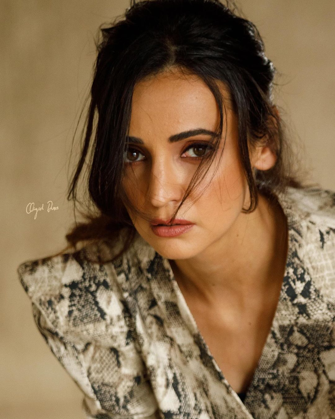 Getting Equal Pay Like A Lead Actor Is A Dream For Many Actresses. But Sanaya Irani Shared Some Unknown Stories That Made Mohit Sehgal Fans Feel Proud. See How!