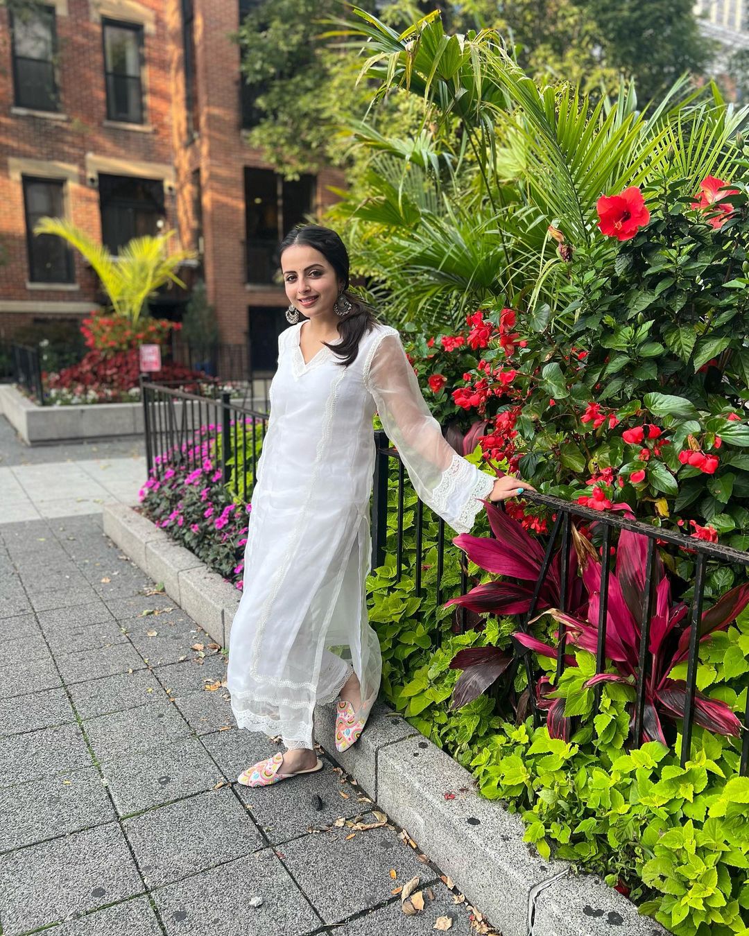 Actress Shrenu Parikh Said She Is Busy With His Wedding Preparation On This Navrathri. She Will Tie the Knot With Her Co-Star Akshay Mhatrein