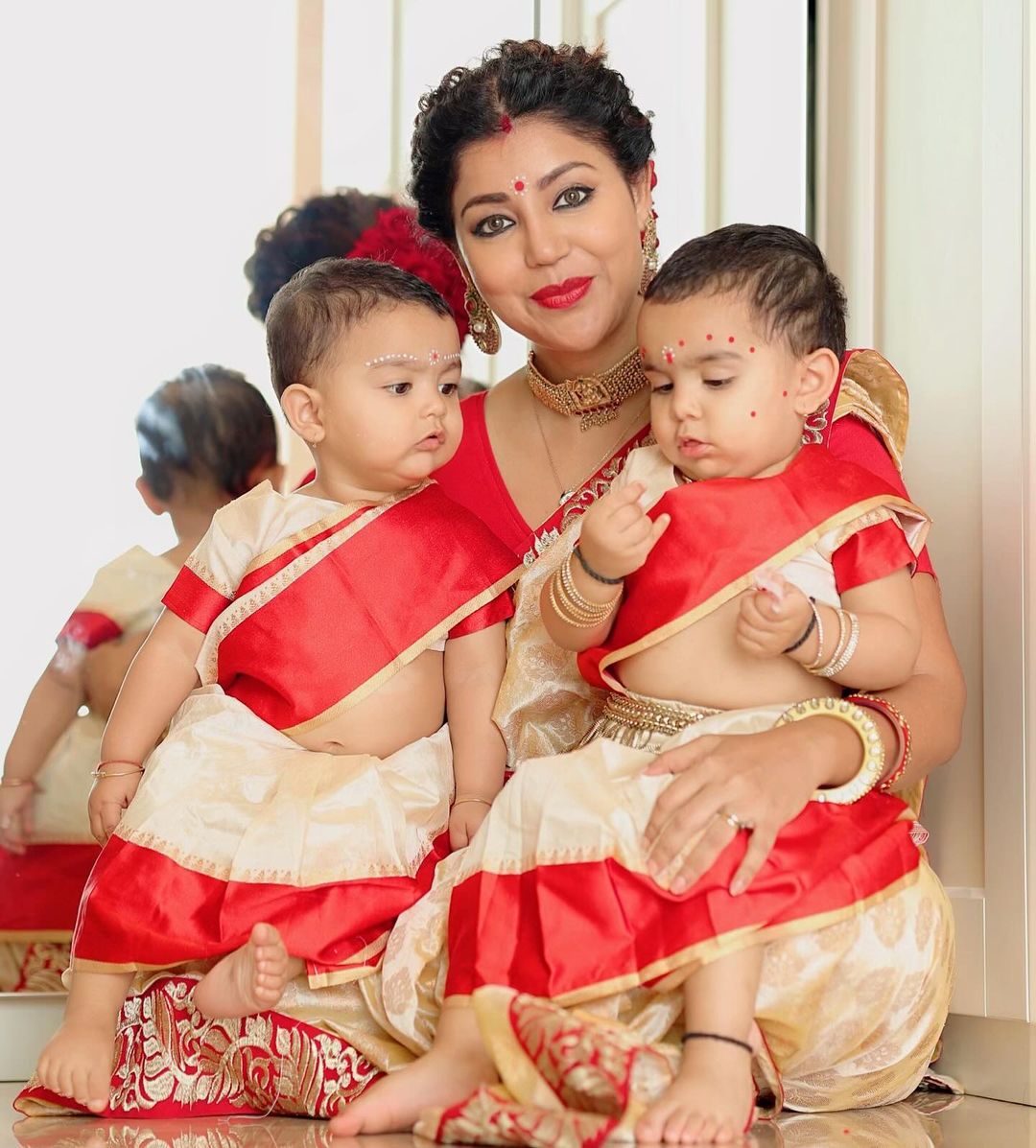 Exclusive – Actress Debina Bonnerjee Explores The Foodie Inside Her On Durga Puja And Says, “My Mom Is Here And I Eagerly Waiting To Taste Delicacies Prepared By Her”!