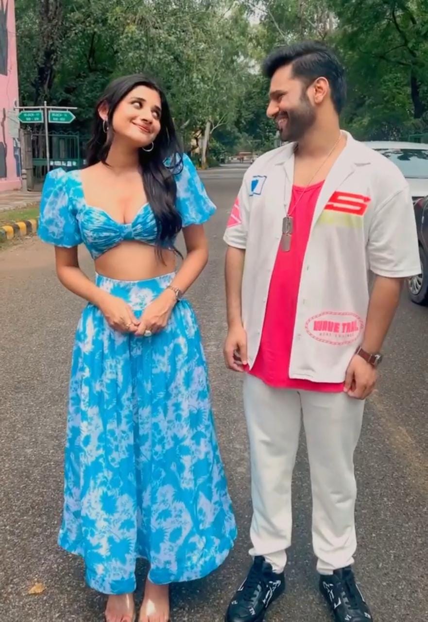 In the upcoming music video, Rahul Vaidya collaborates with Kanika Mann.