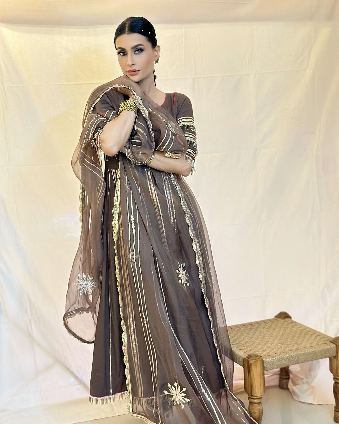 Love U Zindagi Fame Actress Pavitraa Puniya Suffers Wardrobe Malfunction While Shooting A Running Sequence For Her Show 