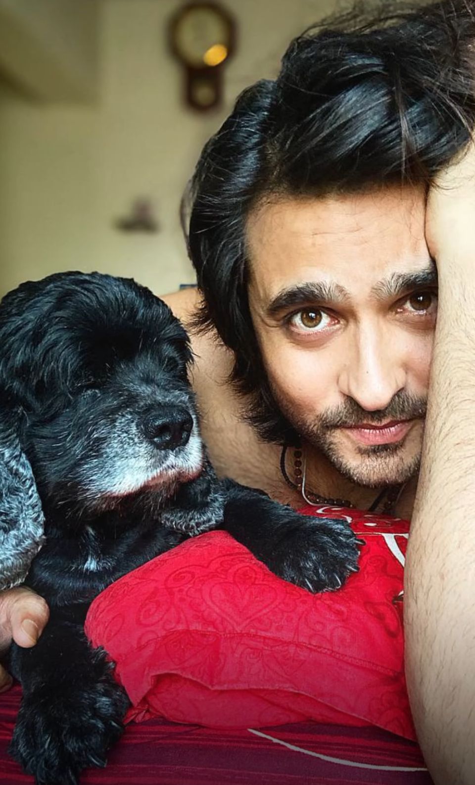Actor Aashiesh Sharrma mourns the loss of his dog Carbon; shares touching post on Instagram; “Carbon wasn’t just a dog; he was a living, breathing example of how to live life with purpose and joy.”