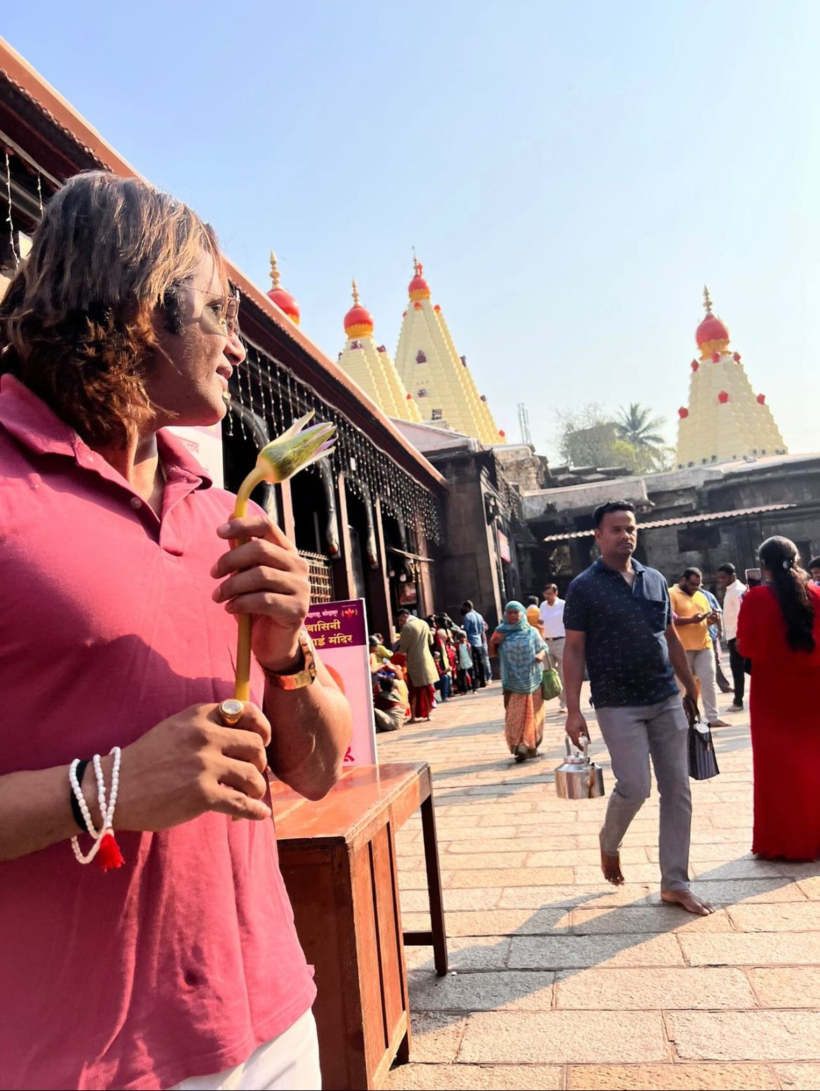 Karanvir Bohra Visits Kolhapur’s Mahalakshmi Temple And Says, “On An Auspicious Full Moon Day Blissfully Received Blessings”!