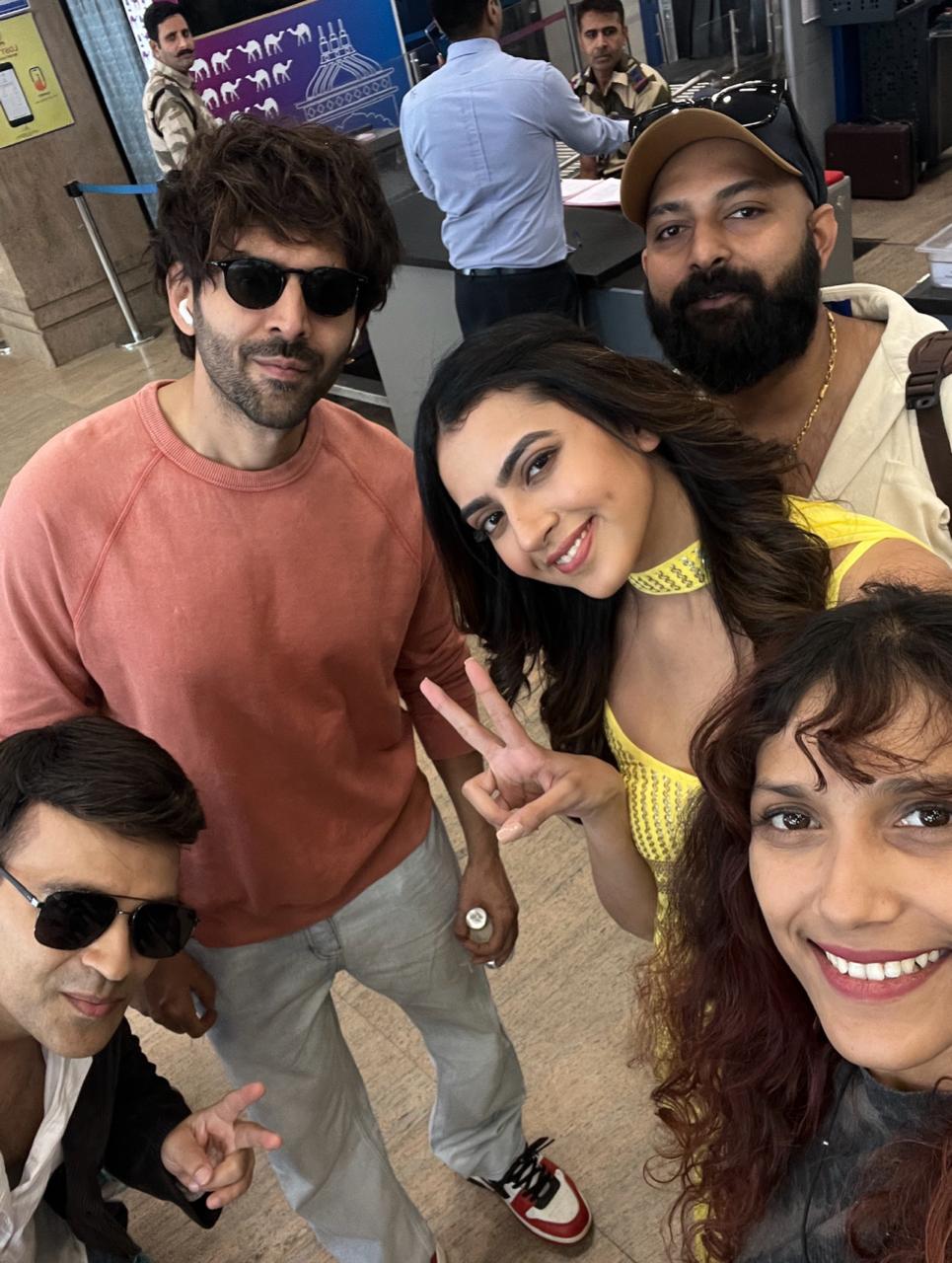 Actress Kashika Kapoor And Kartik Aaryan Bump Into Each Other At Jaipur Airport Duo Shares Laughter And This Bollywood Crossover is unmissable