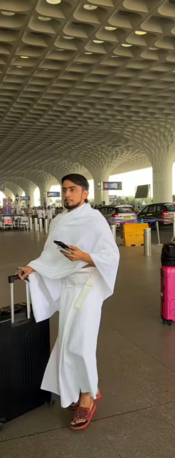 Bigg Boss OTT 3 Star Adnaan Shaikh Spotted With Wife Ayesha; Family Gets Emotional As He Leaves For Umrah