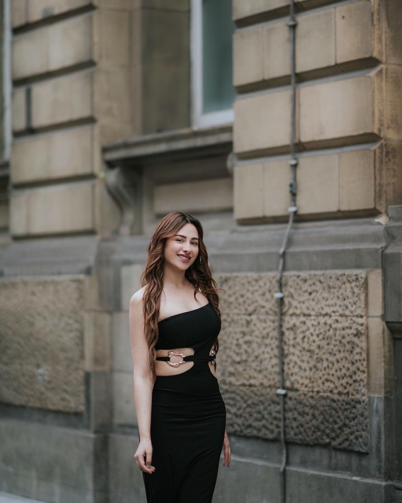 Mahira Sharma Looks Gorgeous As She Poses On London Streets | Check Photos