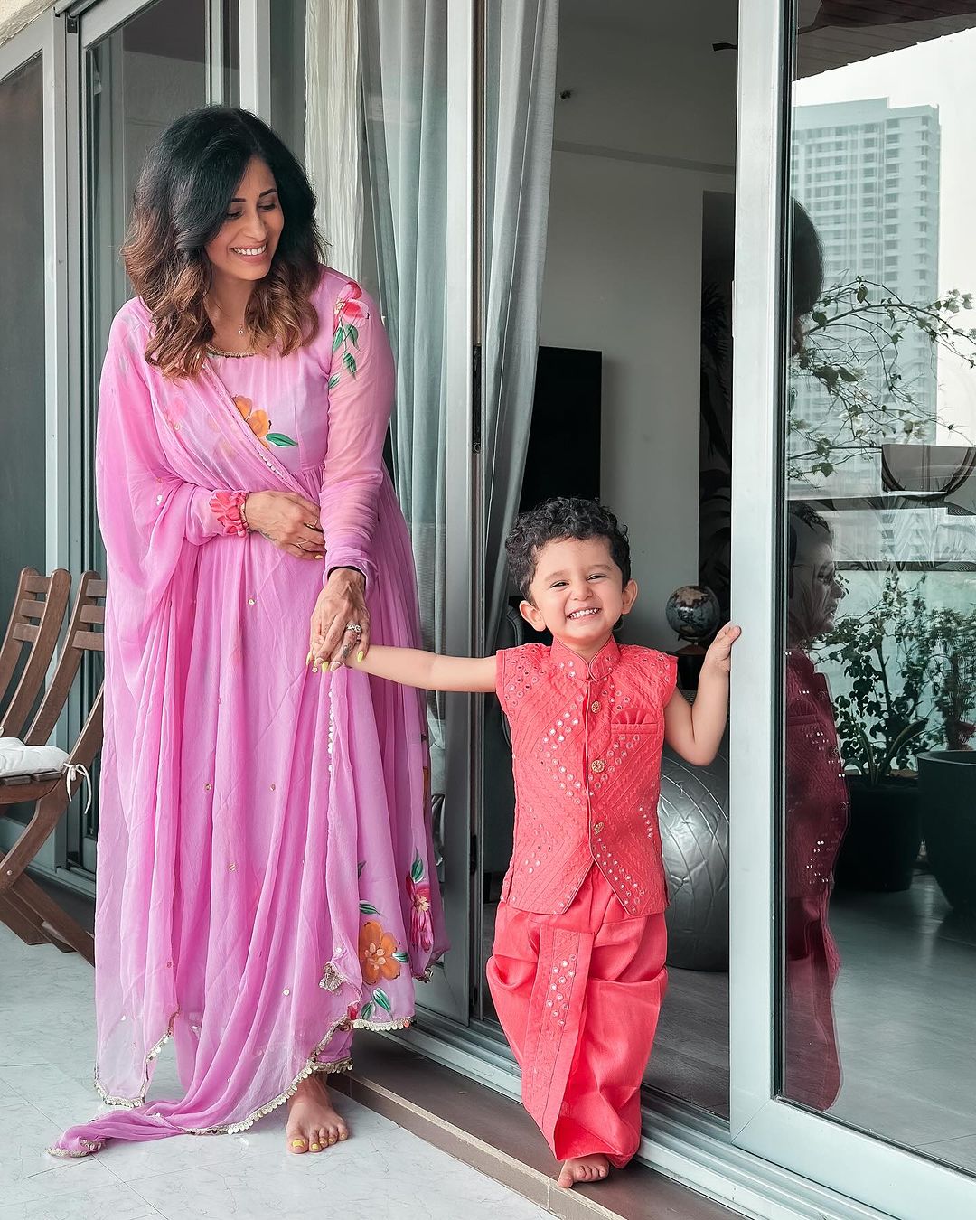Actress Kishwwer Applied Mehendi For Karwa Chauth Festive Who Looks So Adorable And Cute With Her Son. 