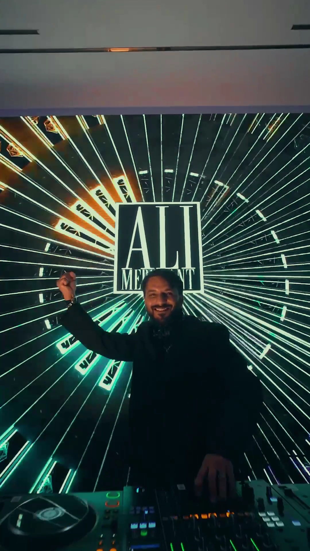 Actor and DJ Ali Merchant Lights Up Gurugram’s Most Luxurious Society With a Power-Packed New Year Performance