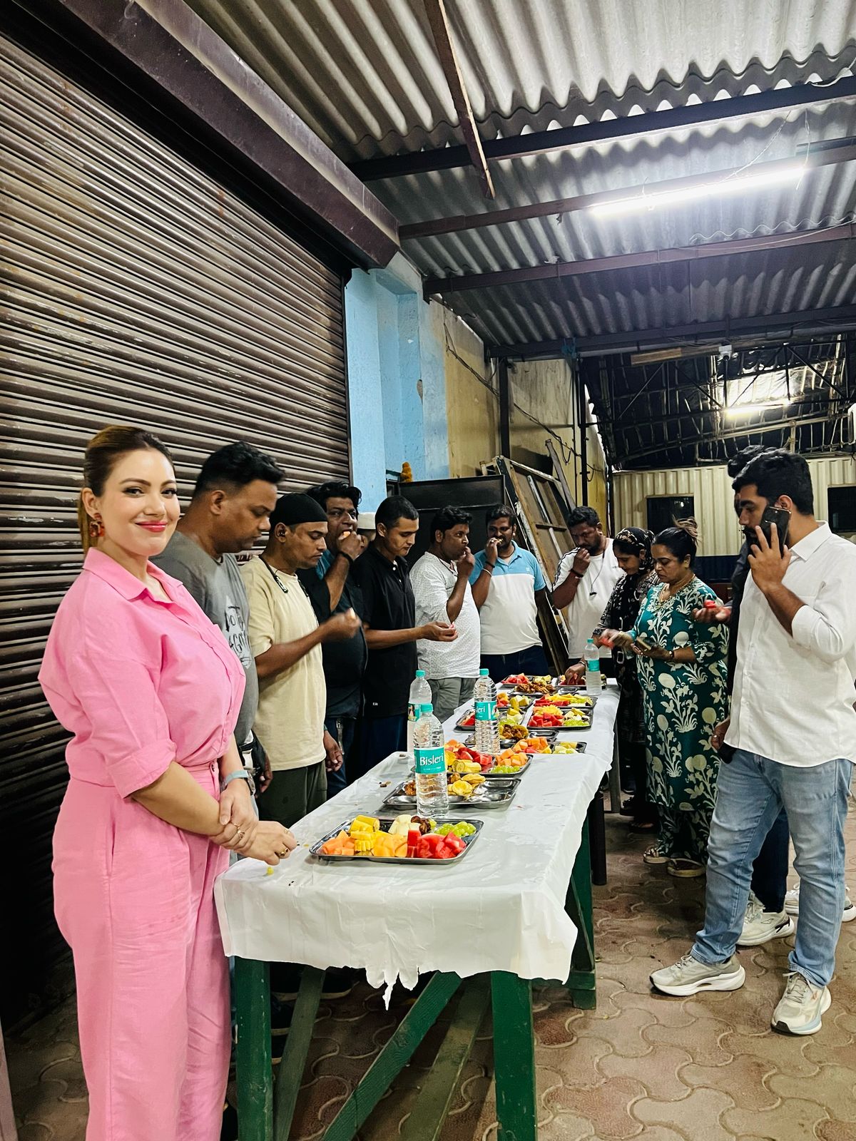 Munmun Dutta Joins Crew for Iftari on Set, Proving Again Why She’s Everyone’s Favourite
