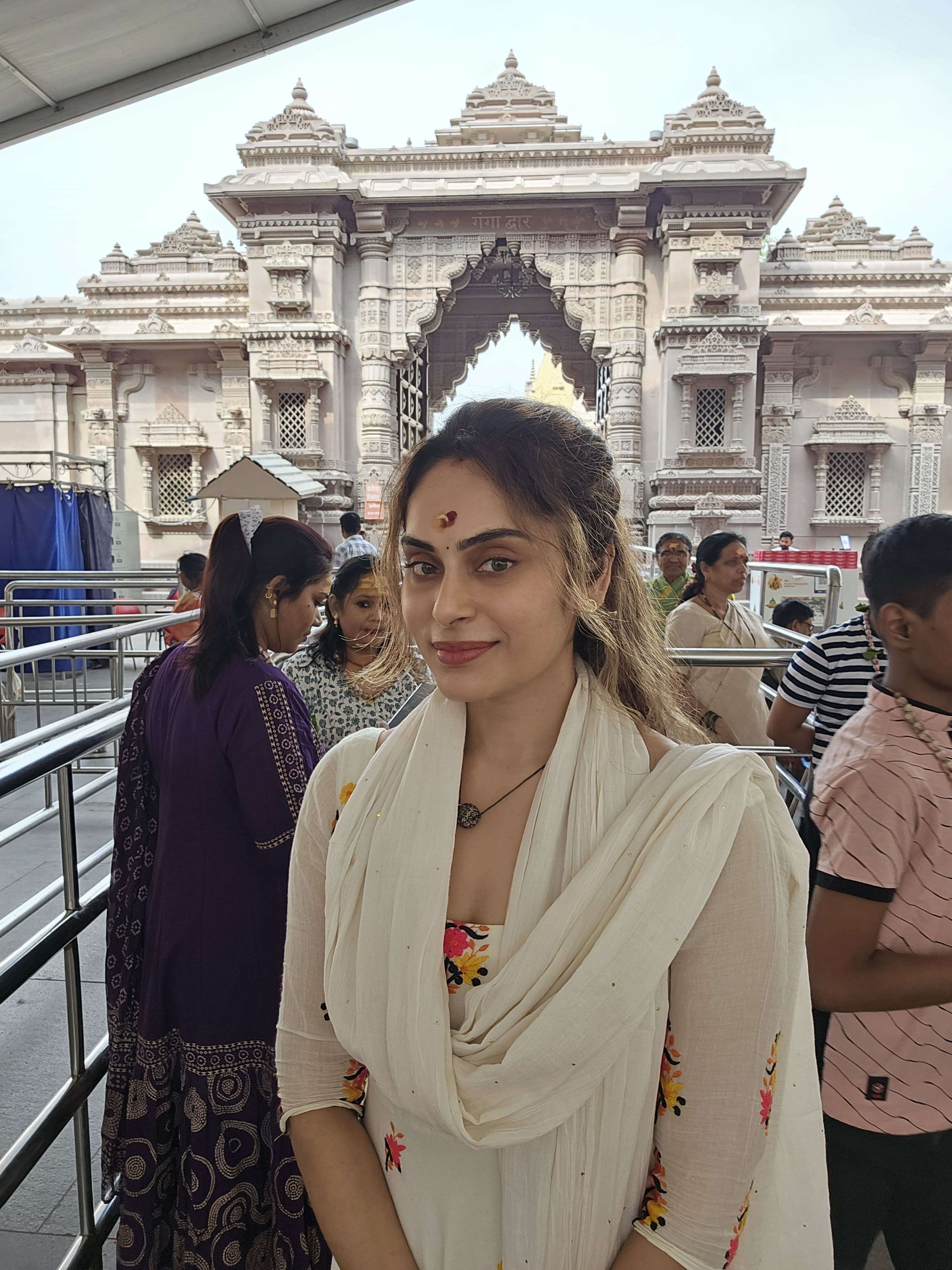 Bigg Boss 18 fame Shrutika Arjun Seeks Blessings at Kashi Vishwanath Temple, Shares Glimpse of Her Spiritual Journe