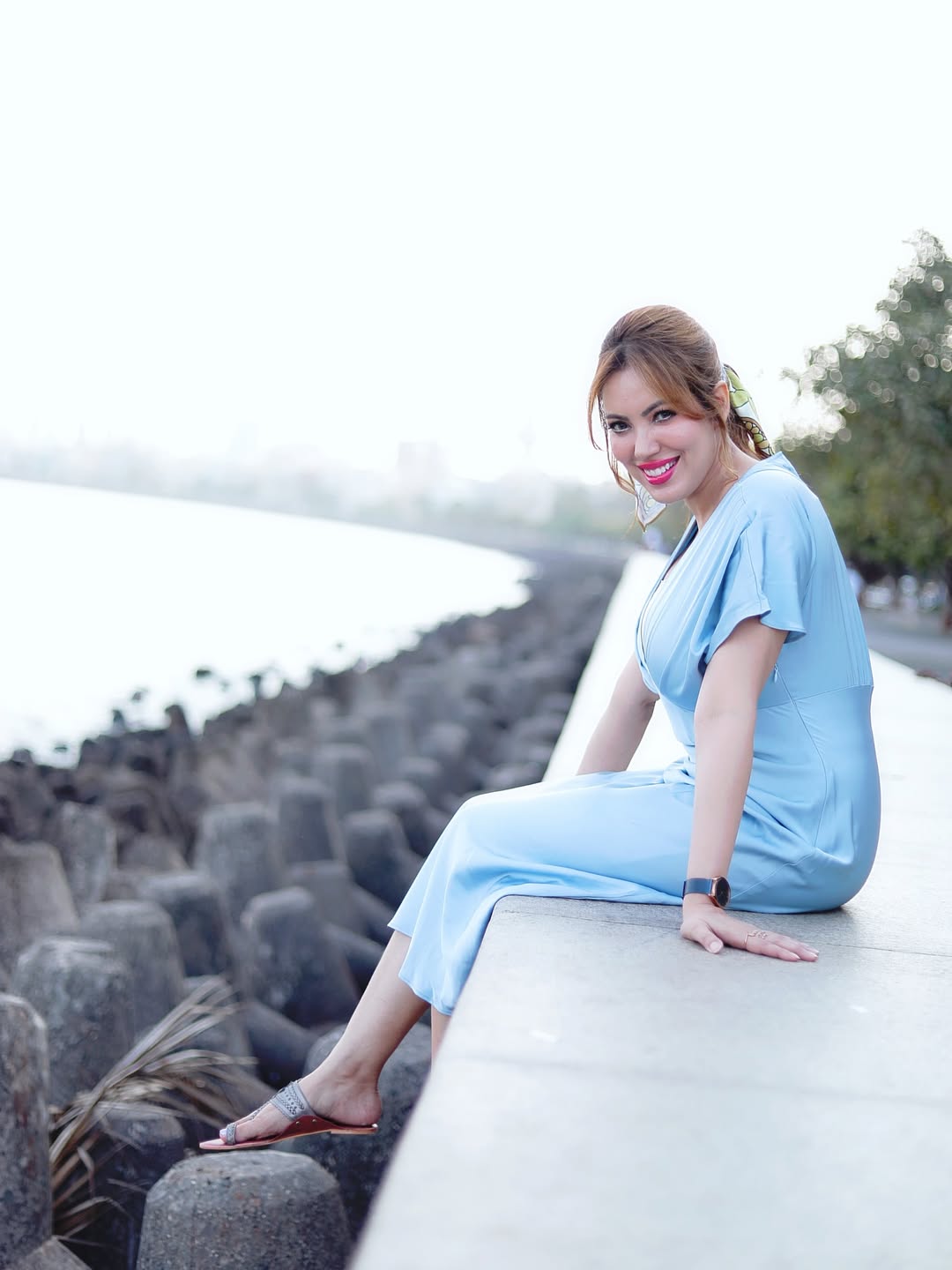 Munmun Dutta Gets Mobbed While Shooting at Marine Drive, Fans Rush for Selfies