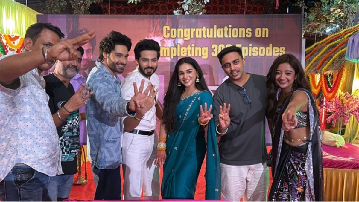 Our Beloved Team Jagriti – Ek Nayi Subah Team Celebrates A Major Milestone With 300 Episodes. Let’s Talked About The Same!