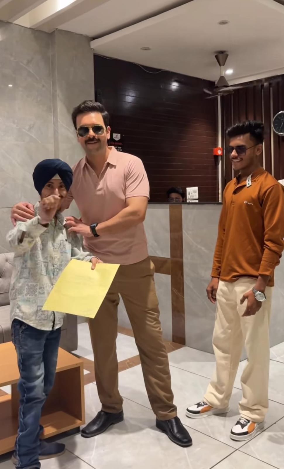 Ssanjay Gaggnani receives a heartfelt handmade sketch from a specially-abled fan while shooting for an upcoming project in Lucknow