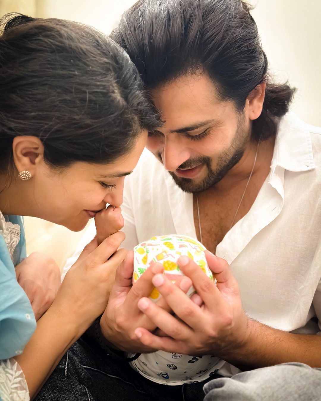 Exclusive - Shoaib Ibrahim’s Grandma Meets ‘Ruhaan’ For The First Time And Gifts Silver Utensils!