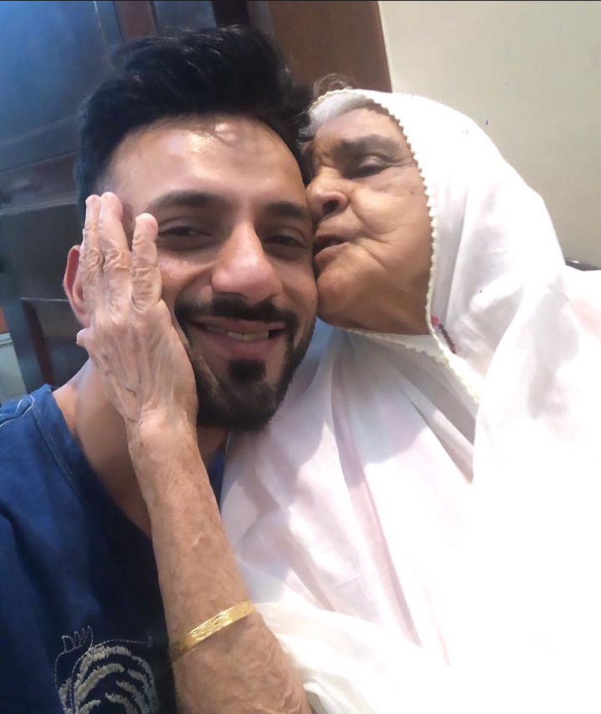 Just a month after his wedding, Ali Merchant shares an emotional note as he mourns the loss of his Daadi; says, “I will never forget the things my daadi taught me and how loved she made me feel