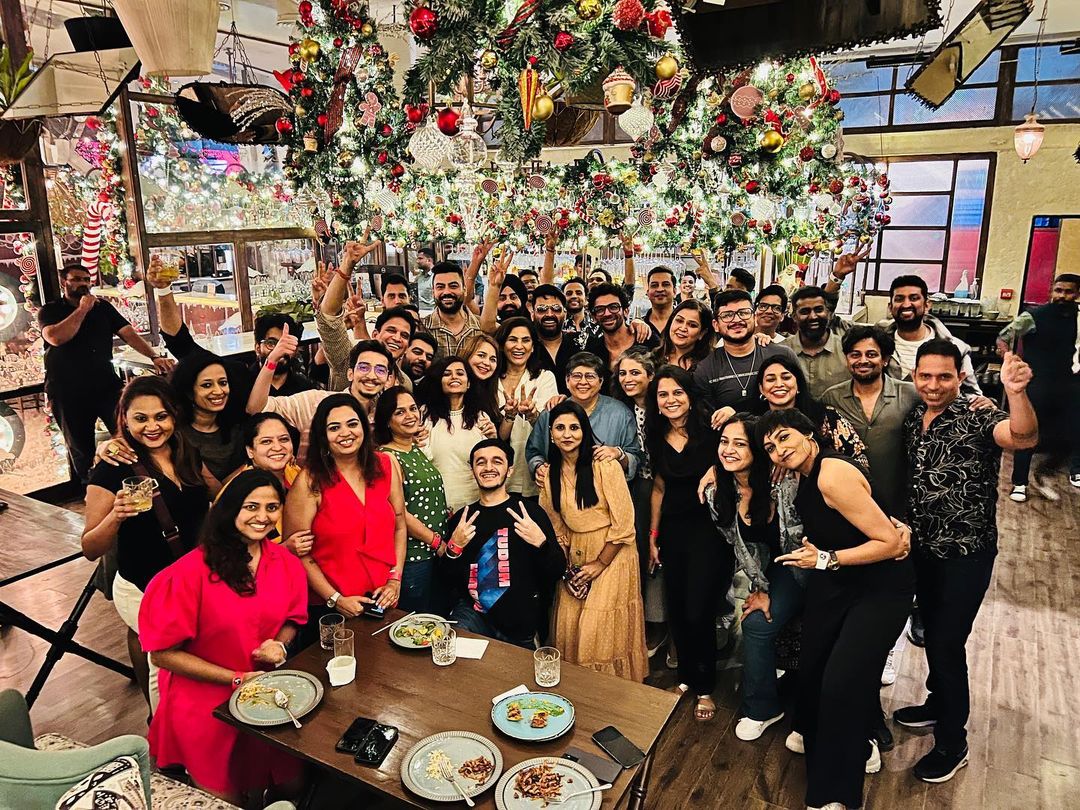 Actor Sunil Grover Commented To Popular Celebrity Kapil Sharma Pictures. He Posted Pictures Of a Grand Party With His TKSS Family. 