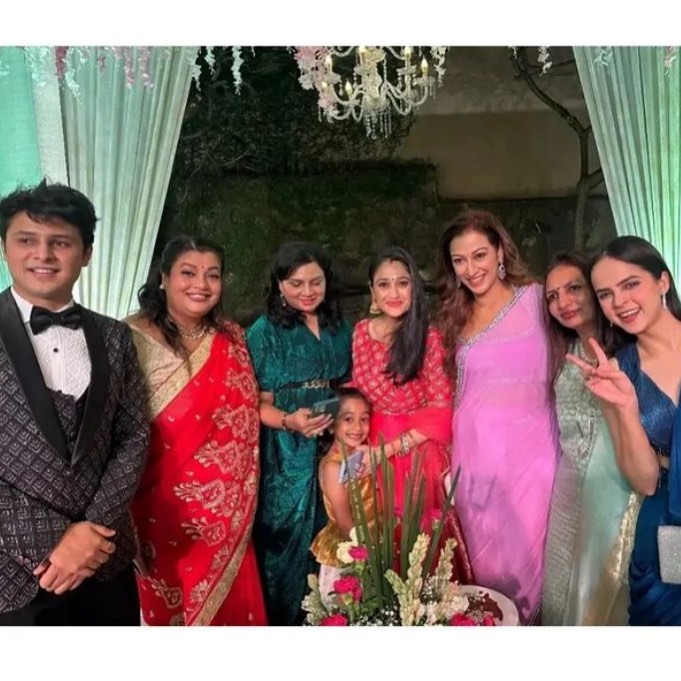 Actress Disha Vakani And Her Daughter Met The Cast Of Taarak Mehta Ka Ooltah Chashmah At A Wedding