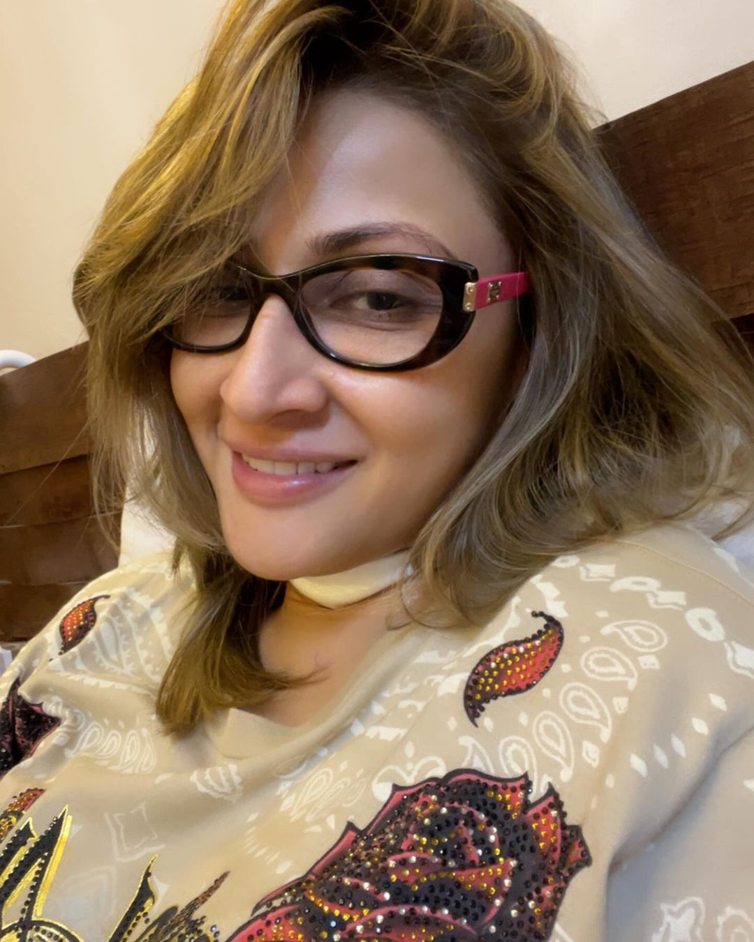 Kasauti Zindagi Kay Actress Urvashi Dholakia Discharged From Hospital After Her Neck Surgery. She Shared the Post With The Caption “On A Road To Recovery” 