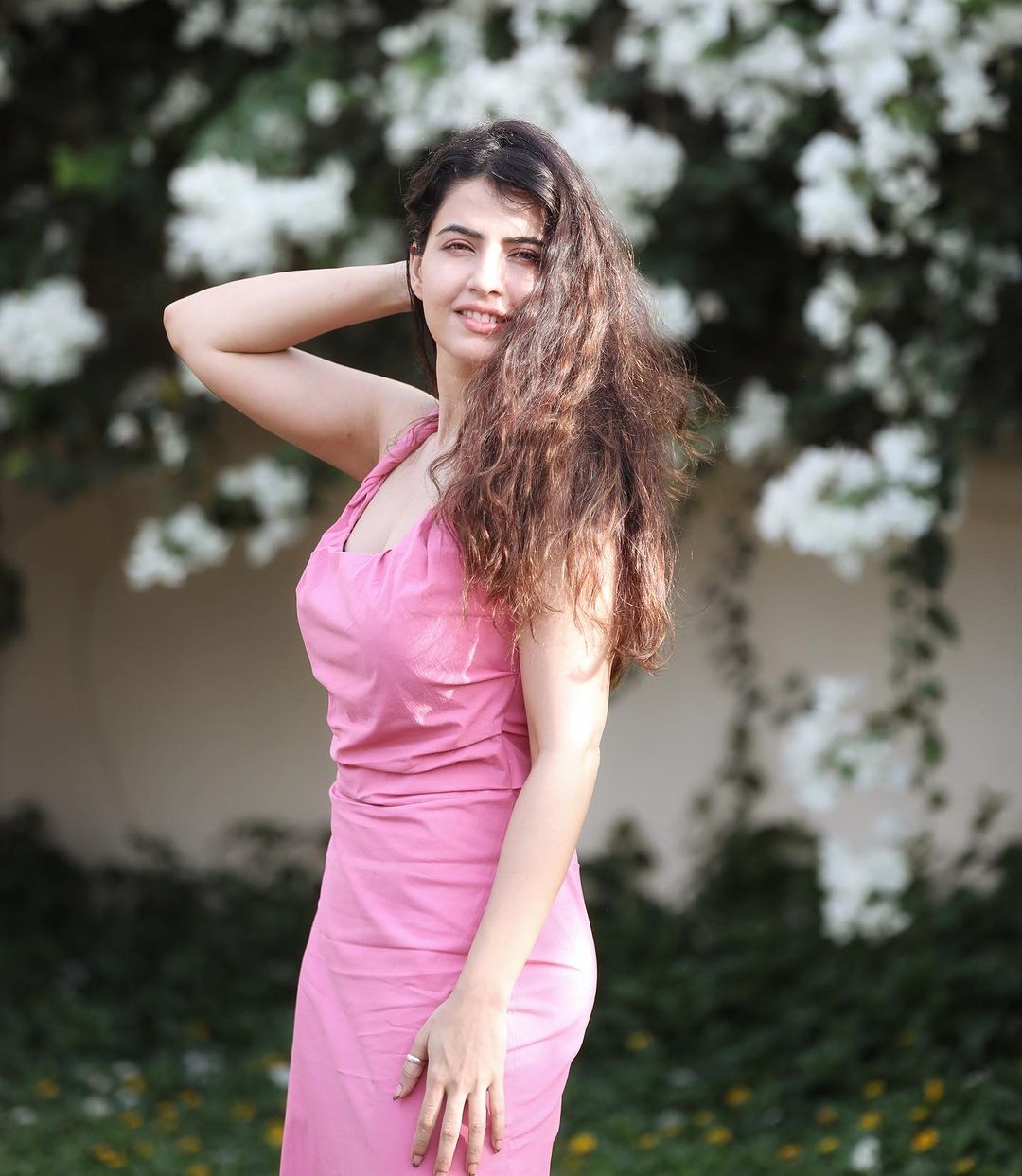 Beautiful Actress Smriti Kalra Shares About Solo Travelling! She Says Travelling To Unfamiliar Places Make Me Feel More Independent. 