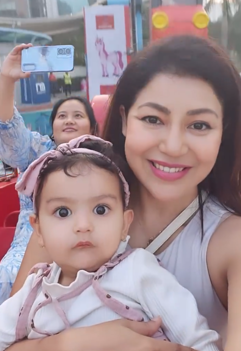 Amazing Actress Debina Bonnerjee Take Her Twin Daughters To A Zoo In Kolkata With Her Mother!