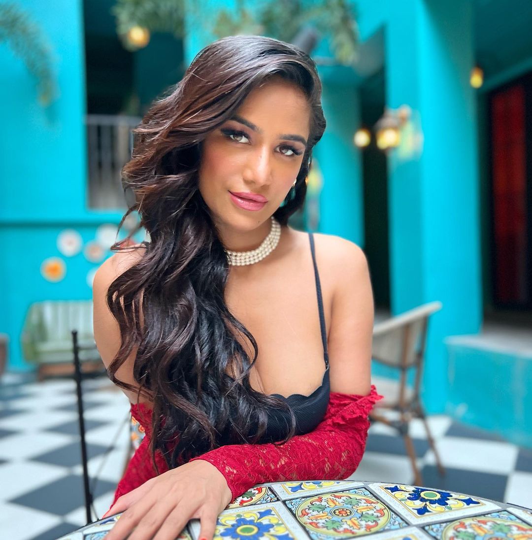 Exclusive – Poonam Pandey’s Bodyguard Amin Khan shocked about her sudden demise. He says, I don’t believe this and I am trying to reach her sister!