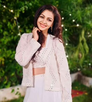 Keerti Nagpure’s Role Tulsi Makes An Unexpected Comeback In The Drama Series Pyaar Ka Pehla Naam Radha Mohan. See What She Says!