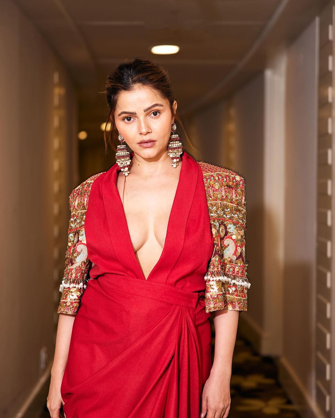 Rubina Dilaik Treats Her Fans With Bunch Of Impressive Pictures; Her Hubby And Others Showers Love For It. Take A Look!