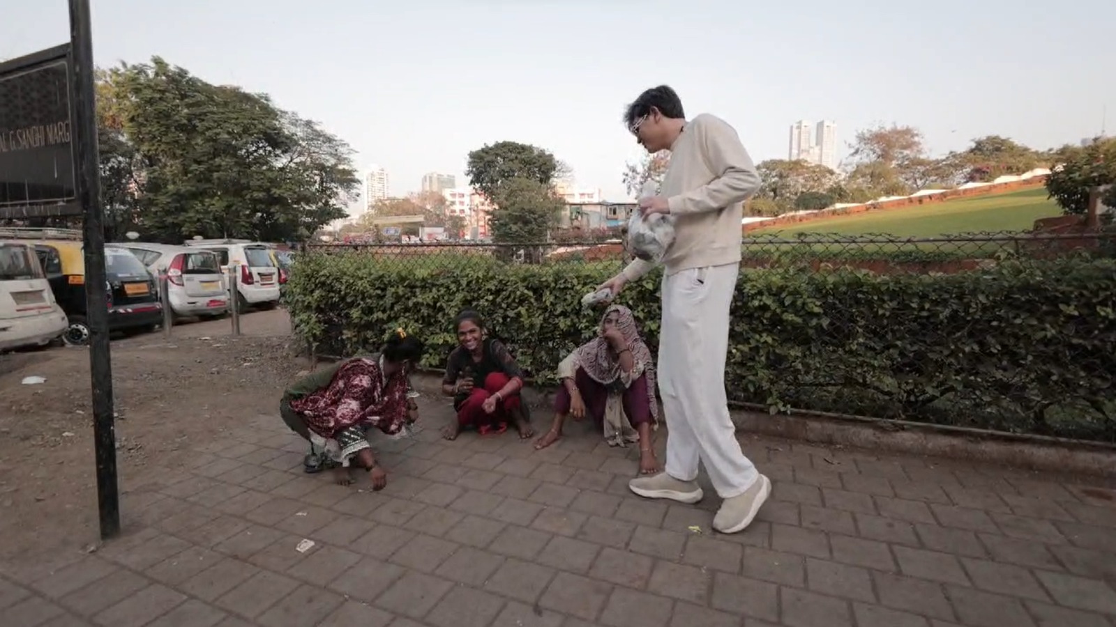 Bigg Boss 17 Fame Navid Sole Spreads Joy, Donates Food in Mumbai Slums